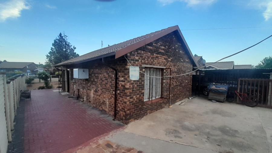 To Let  Bedroom Property for Rent in Mmabatho Unit 12 North West